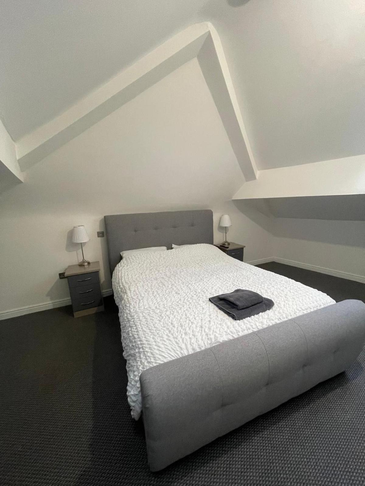Spacious 2 Bedroom *