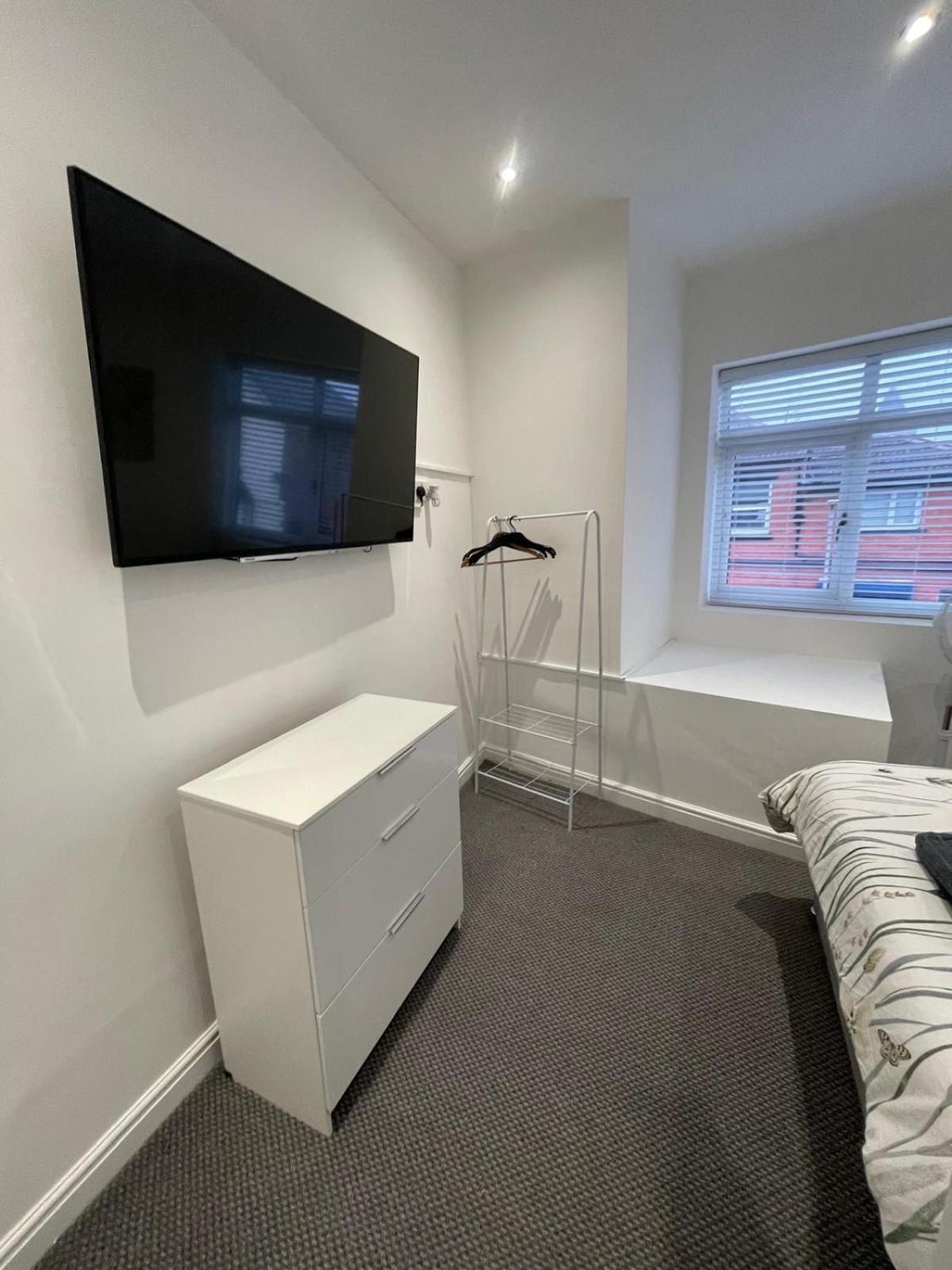 Apartment Spacious 2 Bedroom *